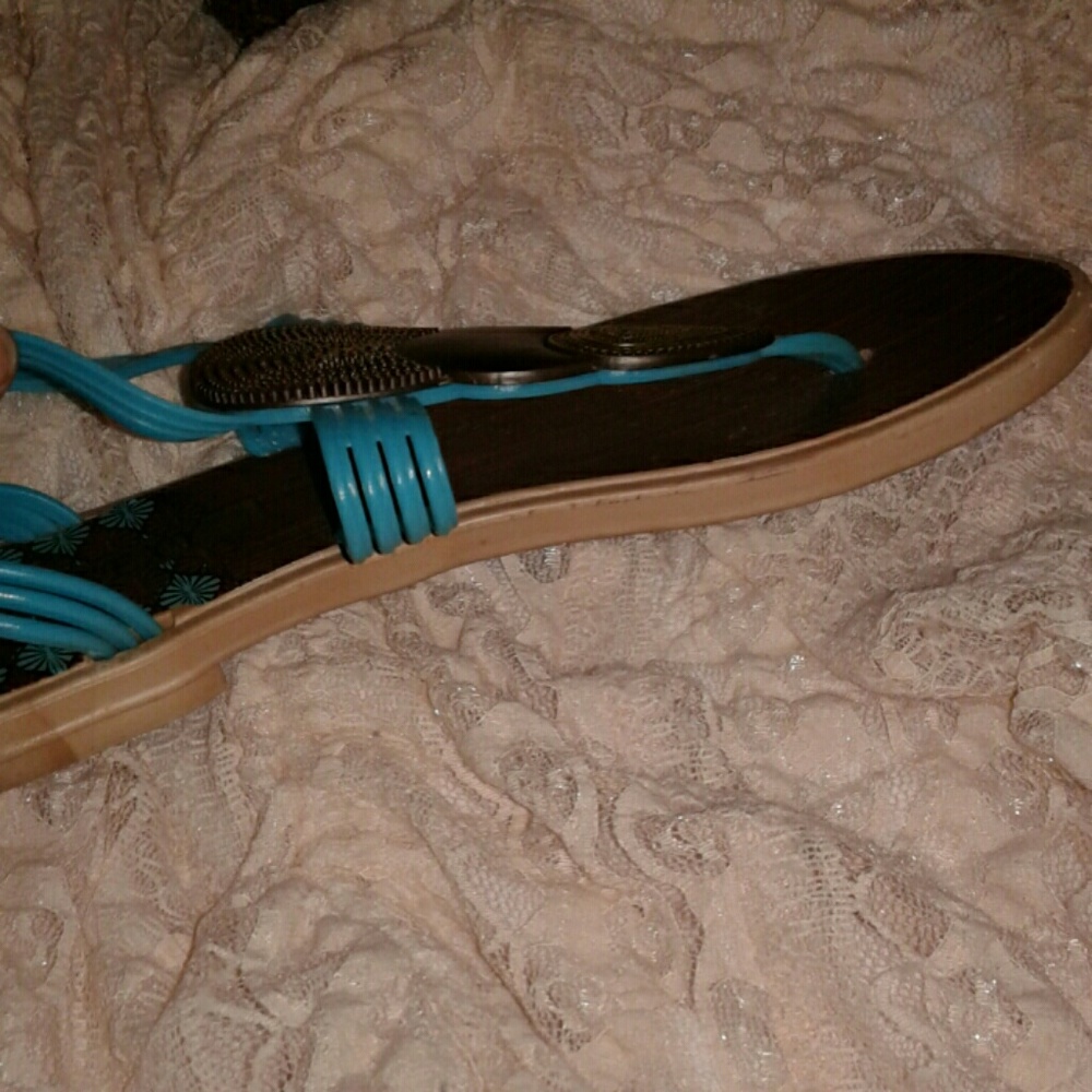 Sandals - Picture 3 of 4